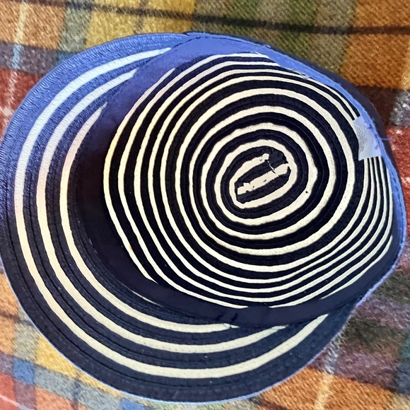 Gymboree navy and white striped nautical short-brimmed sun hat - Picture 5 of 6